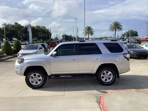 Used 2022 Toyota 4Runner SR5 RWD image 4