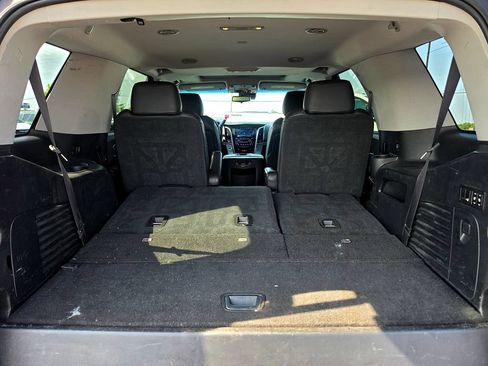 Used 2019 Cadillac Escalade Luxury AWD/4WD image 9