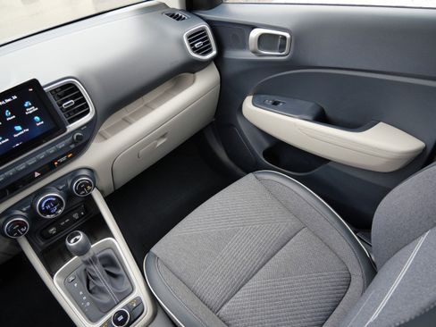 Used 2023 Hyundai Venue Limited w/ Cargo Package image 11