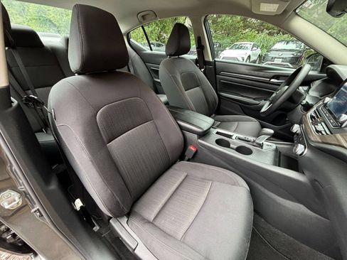 Used 2025 Nissan Altima 2.5 SV FWD image 31