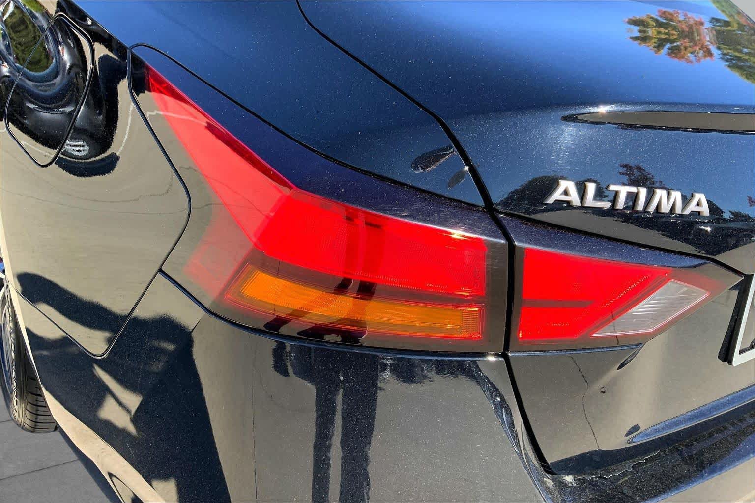 Used 2025 Nissan Altima 2.5 SV FWD image 26