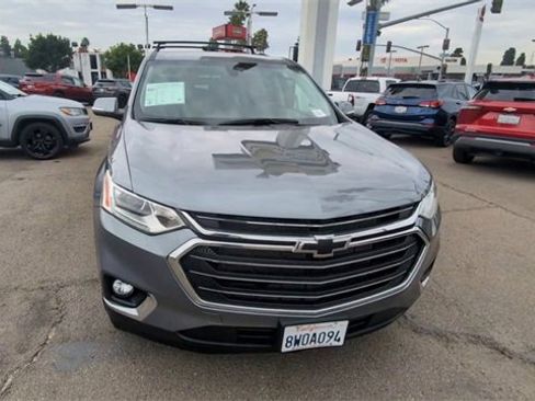 Certified 2021 Chevrolet Traverse LT image 3