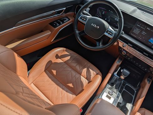 Certified 2025 Kia Telluride AWD image 9
