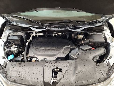 Certified 2024 Honda Odyssey Touring image 9