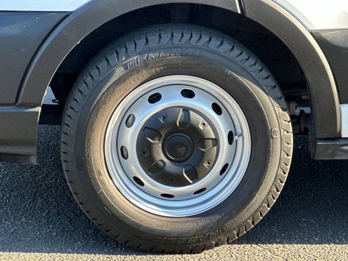 Used 2023 Ford Transit 350 XL image 27