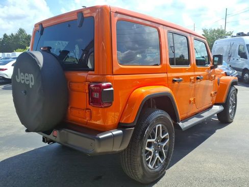 Used 2025 Jeep Wrangler Unlimited Sahara AWD/4WD image 6