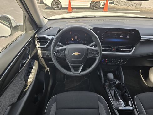 Used 2025 Chevrolet TrailBlazer LT AWD/4WD image 13