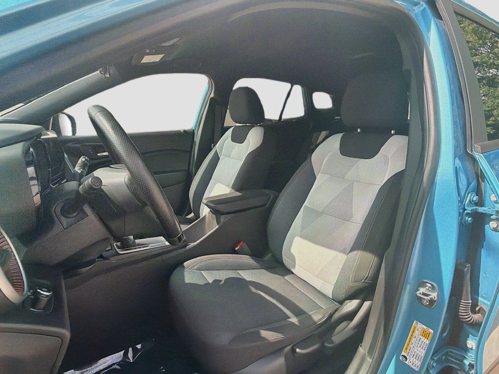 Used 2025 Chevrolet Trax RS w/ Driver Confidence Package FWD image 22