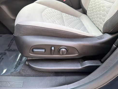 Used 2021 Chevrolet Equinox LT image 15