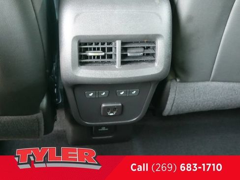 Used 2023 Chevrolet Equinox Premier FWD image 47