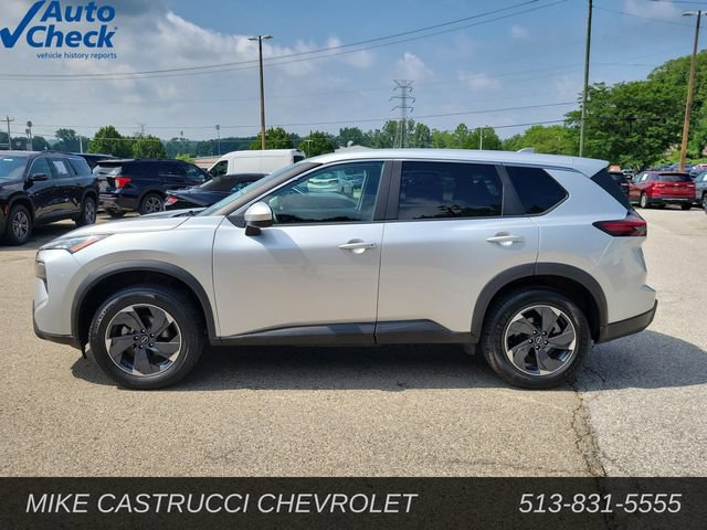 Used 2024 Nissan Rogue SV AWD/4WD image 2