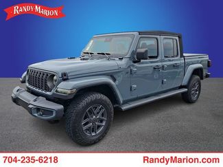 Used 2024 Jeep Gladiator Sport AWD/4WD video 1