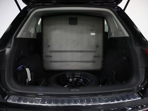 Used 2022 Volkswagen Tiguan SE image 14