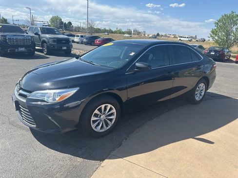 Used 2017 Toyota Camry SE FWD image 28