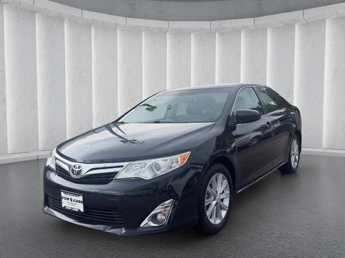 Used 2013 Toyota Camry XLE FWD image 1