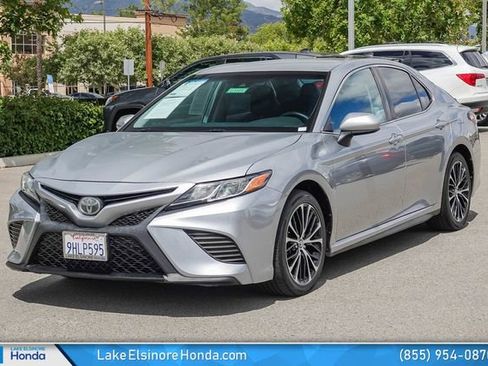 Used 2019 Toyota Camry SE FWD image 4