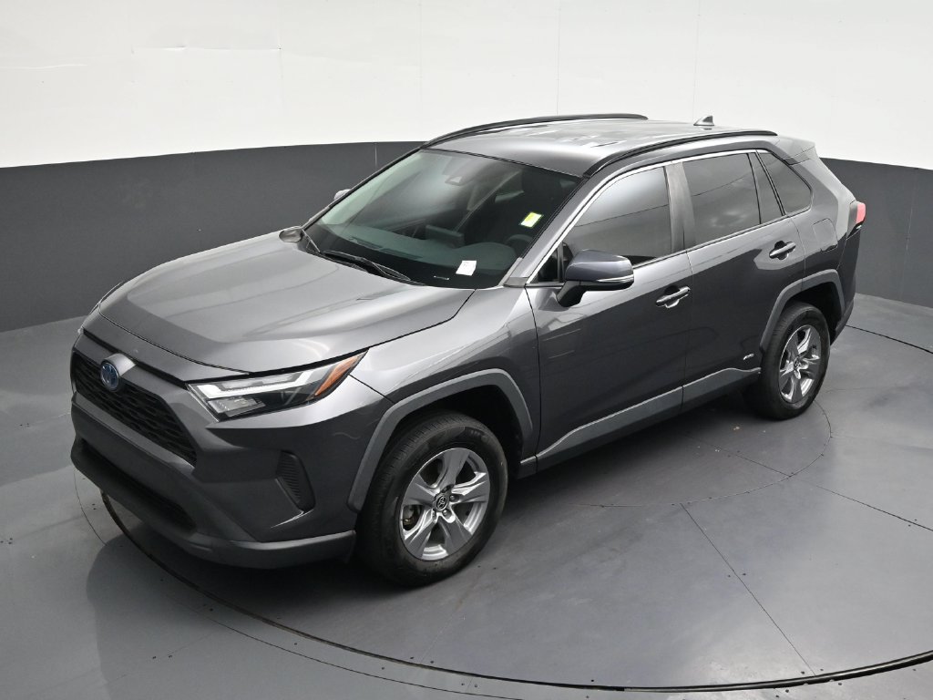 Used 2022 Toyota RAV4 XLE AWD/4WD image 18