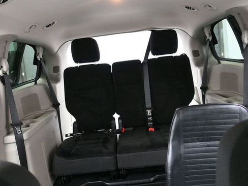 Used 2019 Dodge Grand Caravan SE image 22