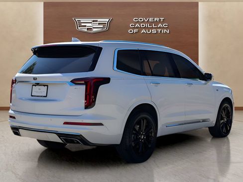 Used 2022 Cadillac XT6 Premium Luxury FWD image 4