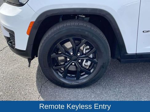 Certified 2024 Jeep Grand Cherokee L Laredo image 11