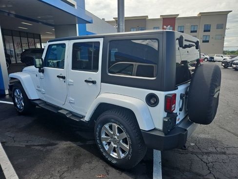 Used 2017 Jeep Wrangler Unlimited Sahara w/ Connectivity Group AWD/4WD image 8