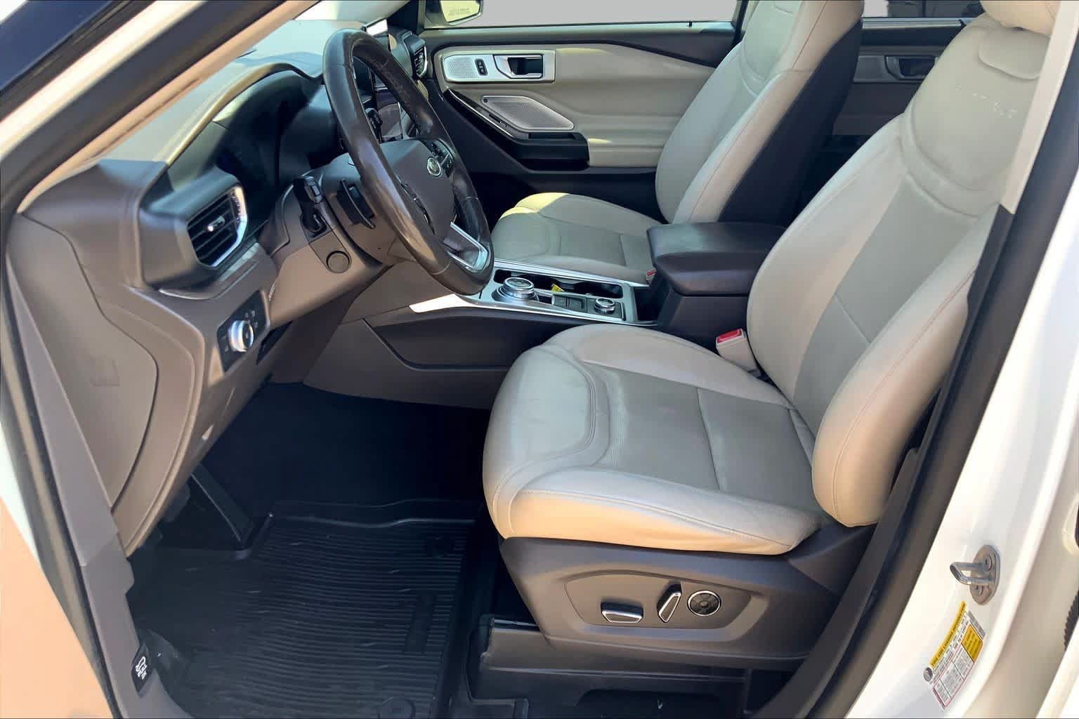 Used 2020 Ford Explorer Platinum w/ Premium Technology Package AWD/4WD image 8