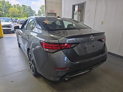 Used 2022 Nissan Sentra SR w/ SR Premium Package FWD image 3