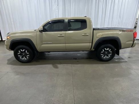 Certified 2017 Toyota Tacoma TRD Off-Road image 6