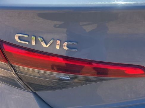 Used 2022 Honda Civic Touring image 3