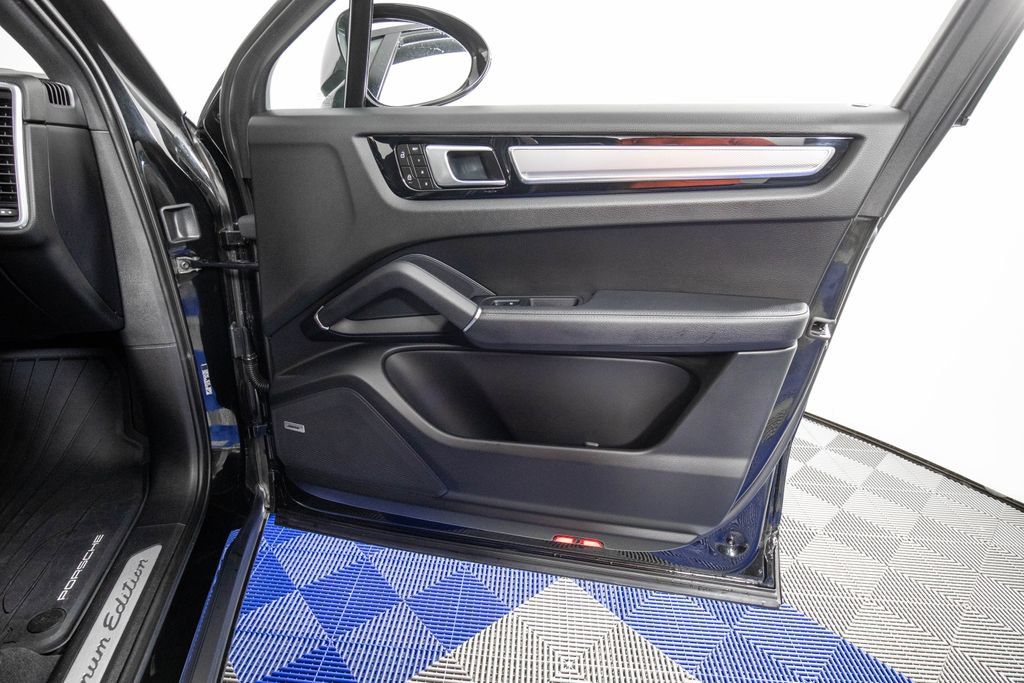 Used 2023 Porsche Cayenne Platinum Edition AWD/4WD image 15