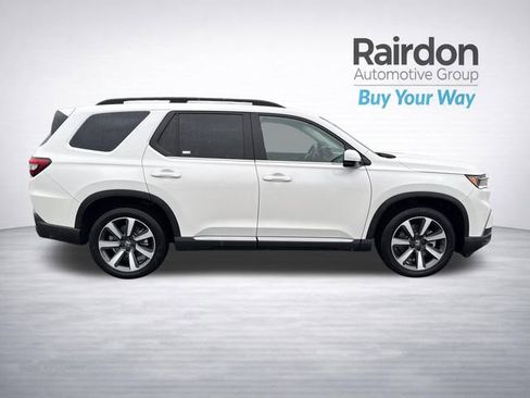 Used 2024 Honda Pilot Touring image 10