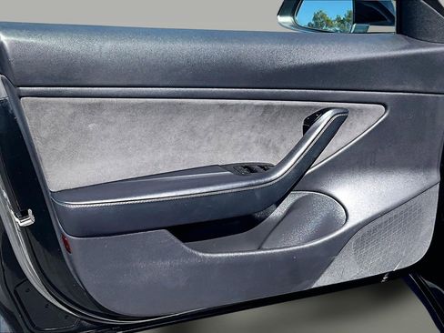 Used 2018 Tesla Model 3 Mid Range image 16