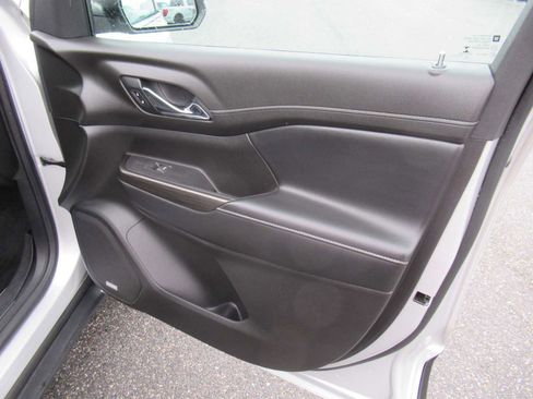 Used 2018 GMC Acadia SLE FWD image 15
