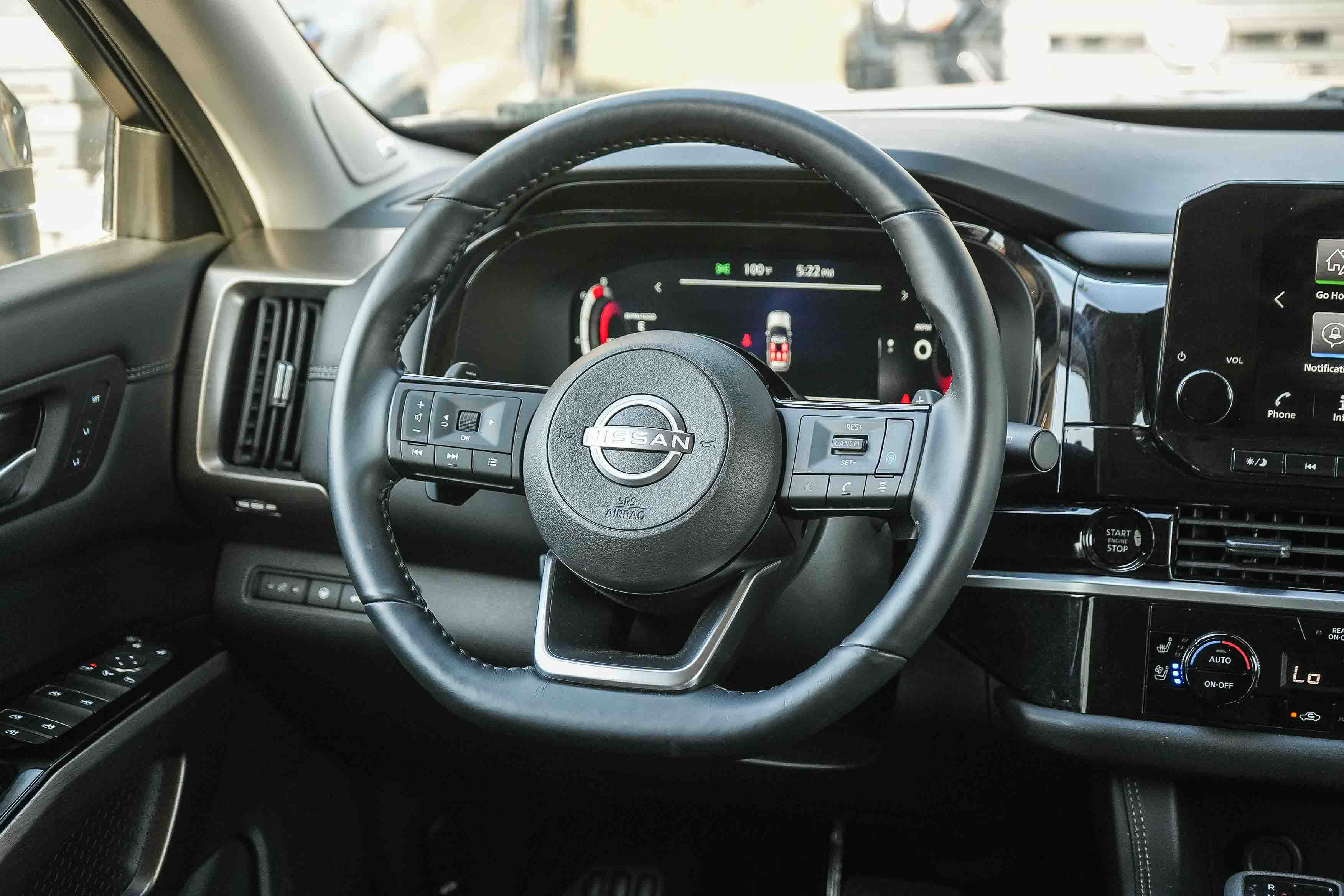 Used 2025 Nissan Pathfinder Platinum FWD image 15