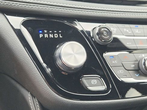 Used 2025 Chrysler Pacifica Limited FWD image 35