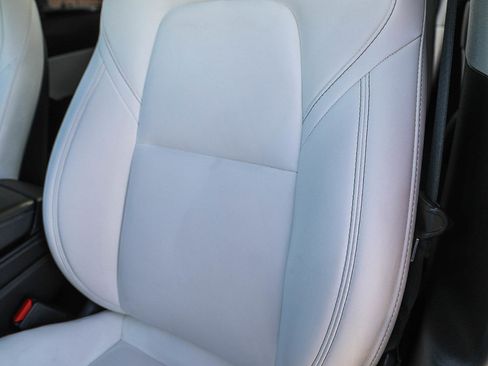 Used 2021 Tesla Model Y Long Range AWD/4WD image 25