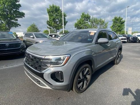 Used 2024 Volkswagen Atlas Cross Sport SE FWD image 9