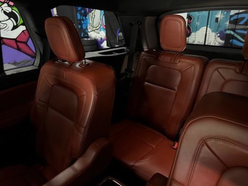 Used 2025 Lincoln Aviator Reserve AWD/4WD image 14