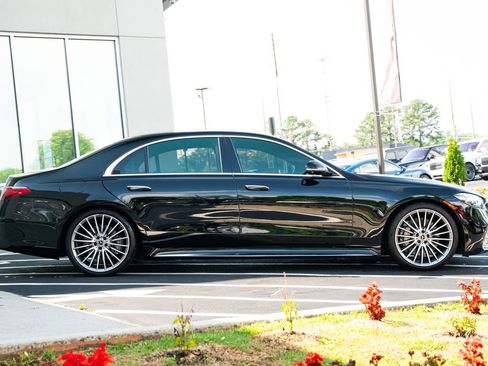Used 2022 Mercedes-Benz S 500 4MATIC w/ AMG Line Package image 10