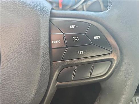 Used 2022 Jeep Cherokee Trailhawk image 23