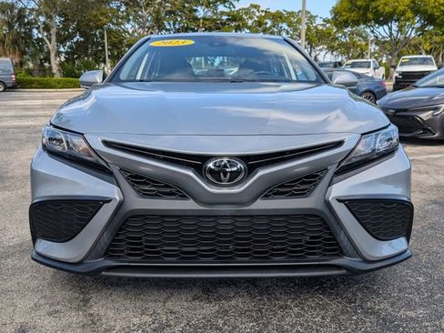 Used 2023 Toyota Camry SE image 2