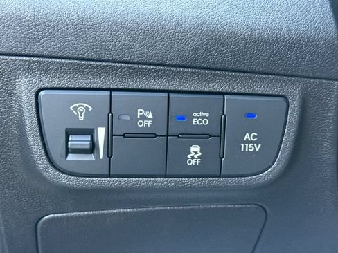 Used 2016 Hyundai Veloster Turbo w/ Option Group 04 FWD image 21