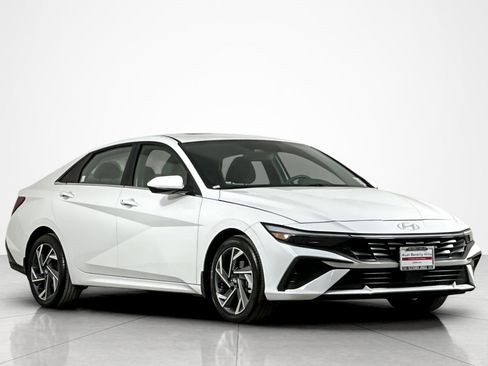 Used 2024 Hyundai Elantra SEL w/ Convenience Package FWD image 7