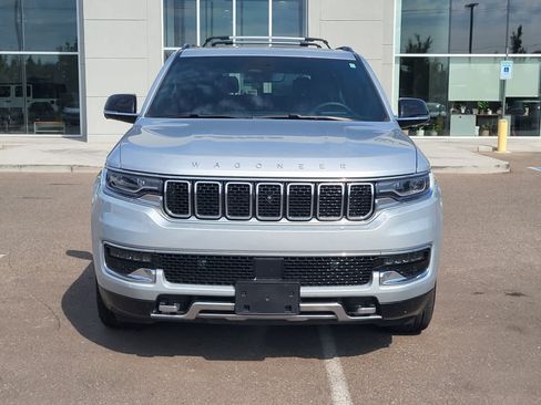Used 2023 Jeep Wagoneer Series III w/ Premium Group I AWD/4WD image 2