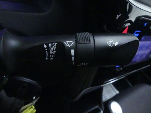 Used 2018 Toyota Corolla SE image 18