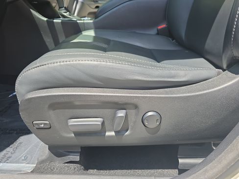 Used 2017 Toyota Highlander SE AWD/4WD image 29