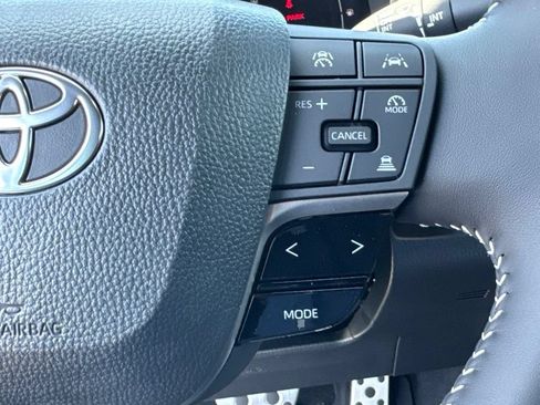 New 2026 Toyota Camry Hybrid FWD image 28