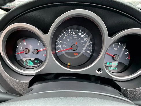 Used 2010 Chrysler Sebring Touring w/ Special Touring Group image 17