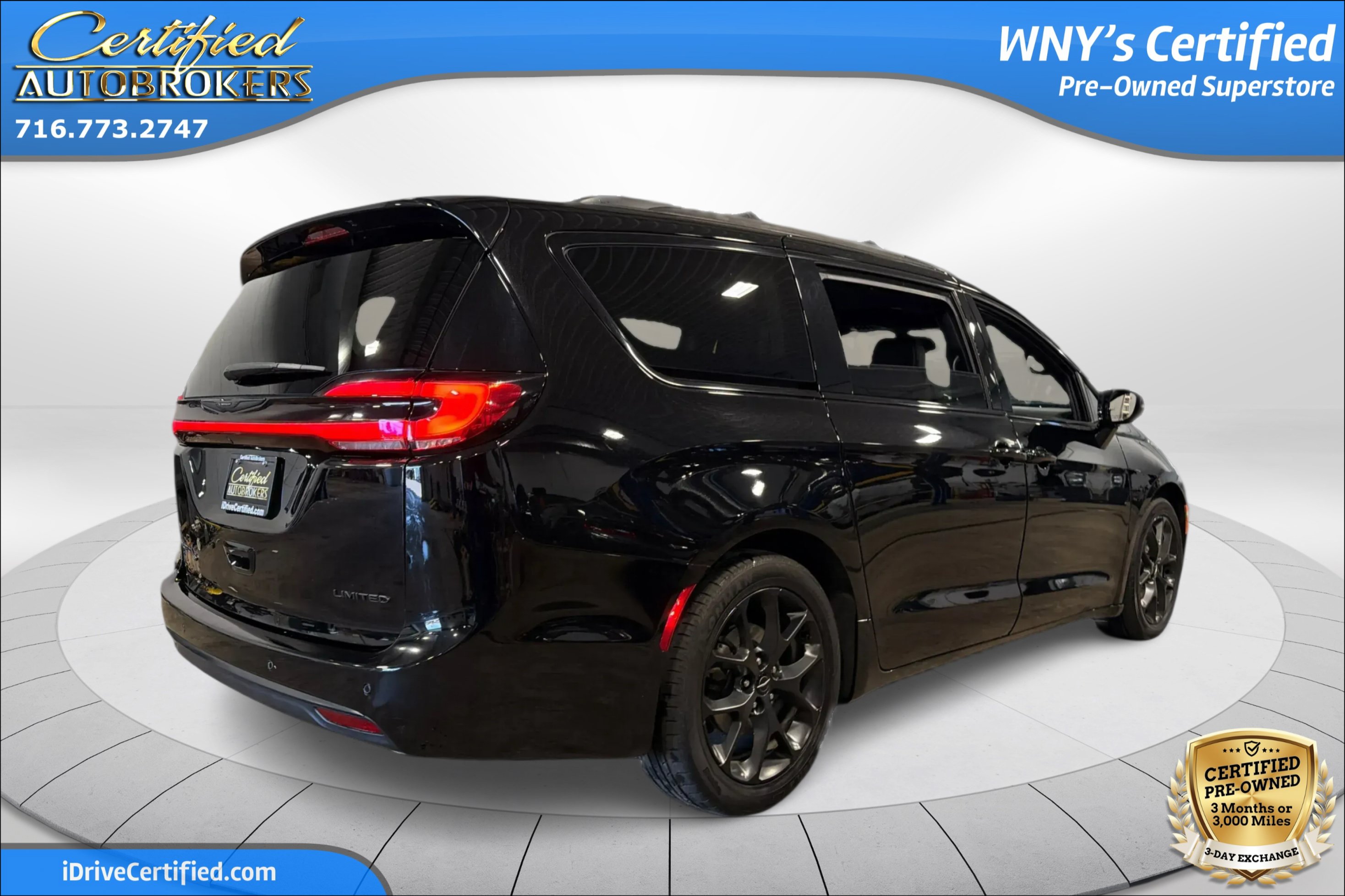 Used 2025 Chrysler Pacifica Limited FWD image 6