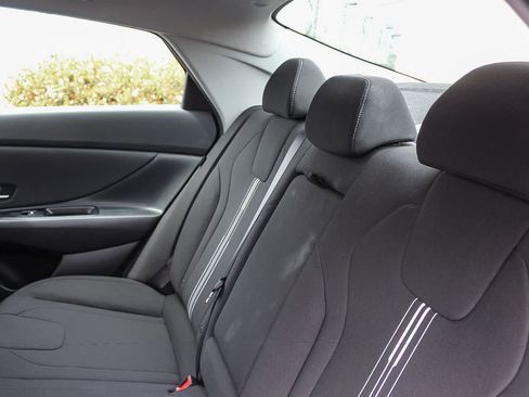 Certified 2025 Hyundai Elantra SEL FWD image 23